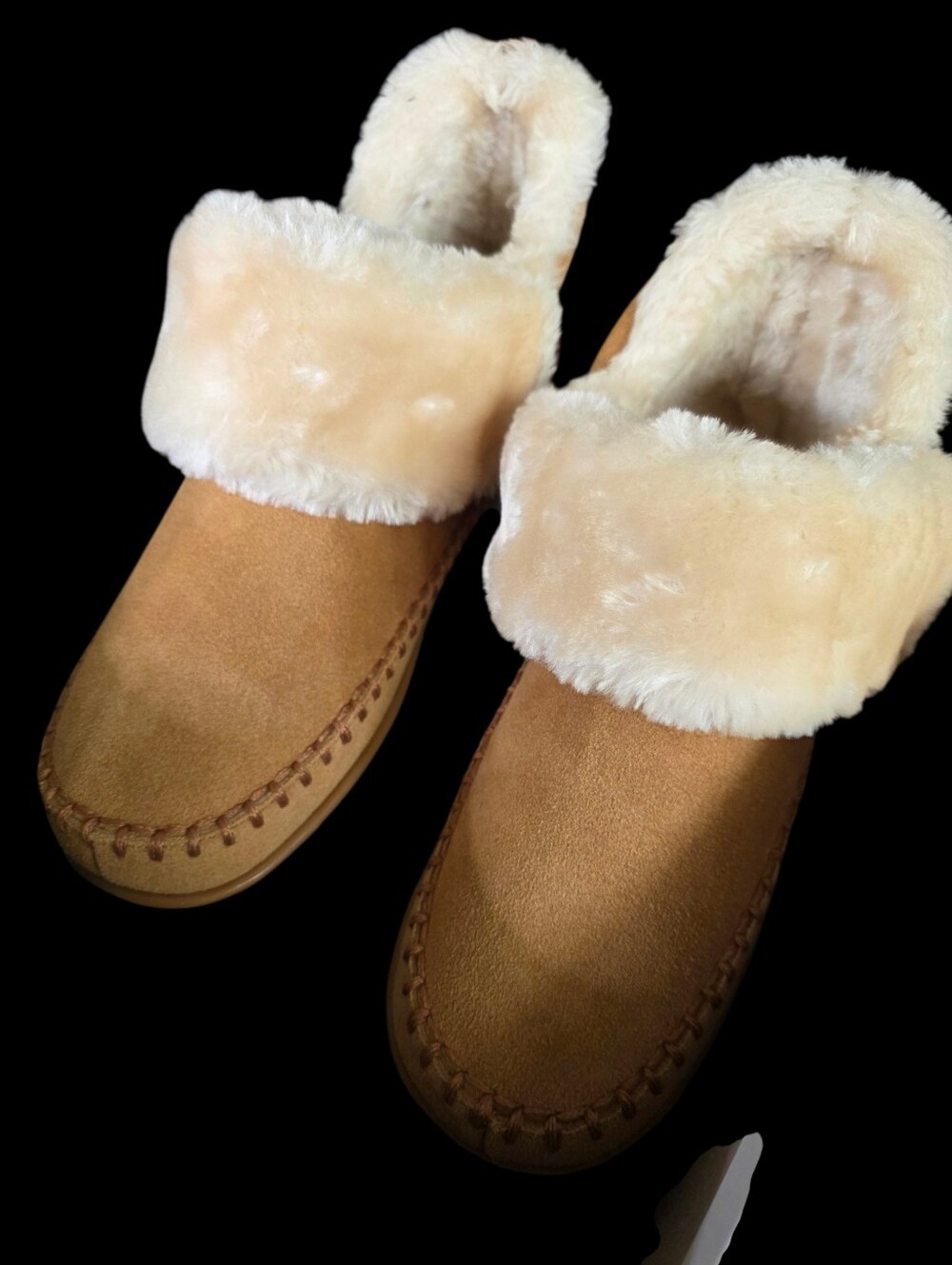 Minnetonka Lined Slip-on Slippers. Leather Upper. Tan. Size 9 Ladies.
